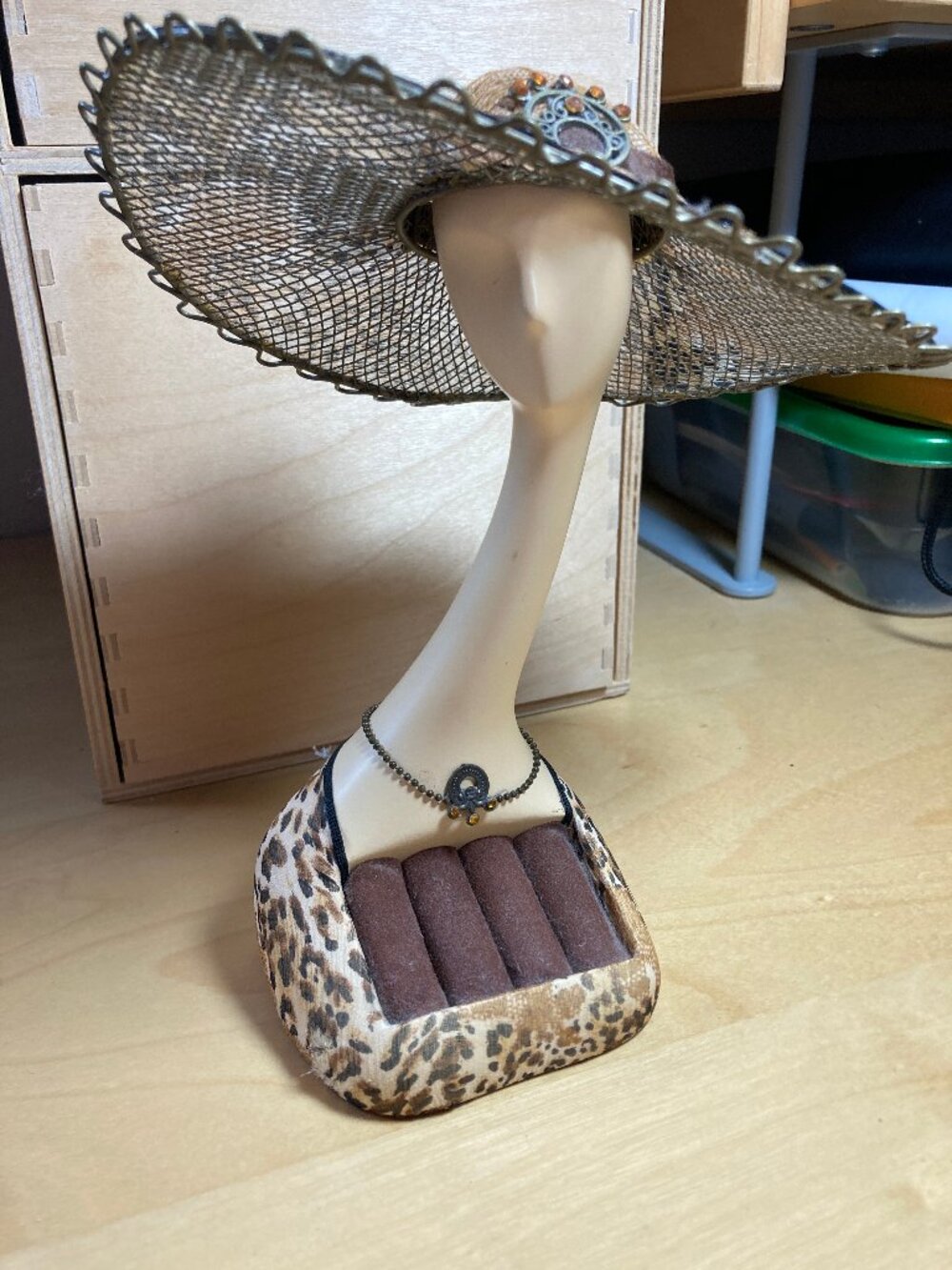 Vintage Lady Bust Wide Brimmed Hat Ring Roll Jewelry Stand